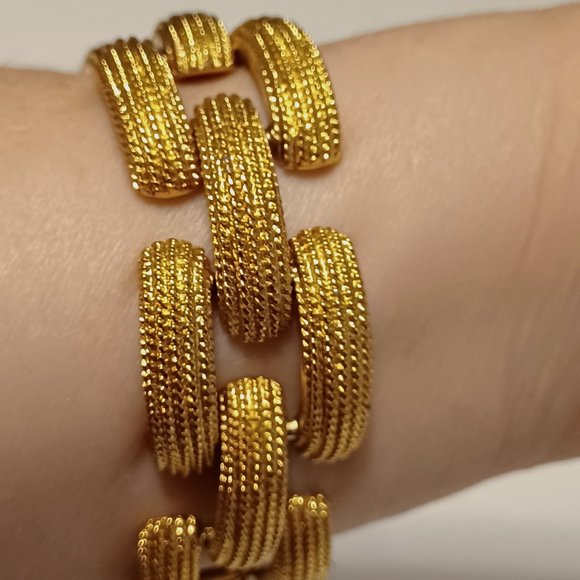 Rare Vintage Monet Tank Tread Chunky Gold Plated Bracelet - Picture 2 of 7